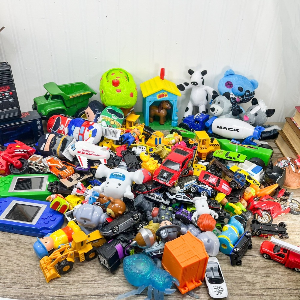Huge Toy Lot Boy toys CAT John Deere Hot Wheels Figures Diecast Cars Mixed Bulk